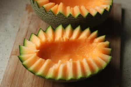 哈密瓜怎么切果盘简单 ~哈密瓜酸奶~美味果盘简单做