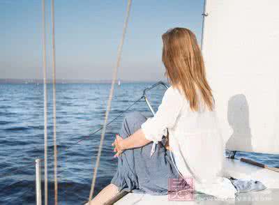 游轮交换老妈妻子 游轮遭海难 妻子一句话让男人心疼一生