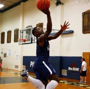 篮球中投技巧 篮球技巧：详谈篮球中投技巧