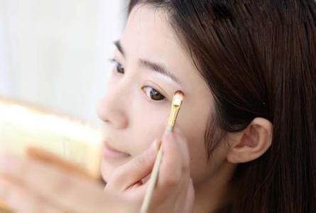 按部就班 我们了解吗:(图说)不再按部就班 8秘诀让妆容更精致