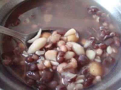 薏米红豆粥每天喝多少 每天一碗薏米红豆粥来养生