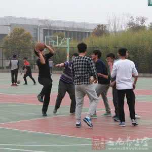背后运球 学习篮球运动的运球技术