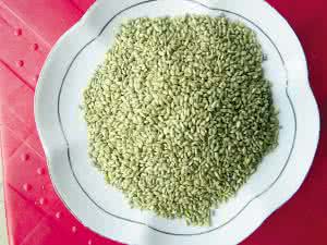 挑选翡翠的注意事项 挑选翡翠的注意事项 如何挑选大米？吃大米的注意事项