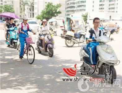 中学生骑电动车的危害 中学生骑电动车的危害 这样骑电动车会害了你的孩子!