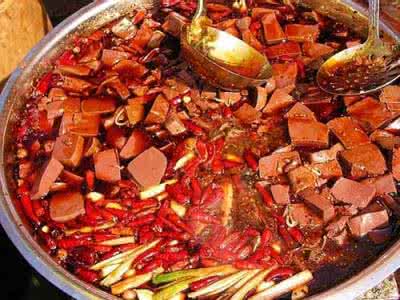 外籍美女穿旗袍吃川菜 愿意吃川菜赶快转——偷来的