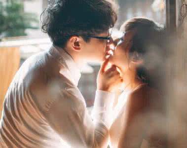 识破表里不一的女人 女人最好不要爱表里不一的男人