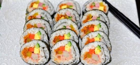 金枪鱼紫菜包饭的做法 大图全解简单好吃的紫菜包饭做法—金枪鱼沙拉紫菜包饭