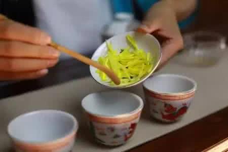 阳光菊花茶 秋天火大 光喝菊花茶也没用