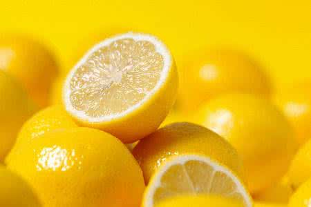 干柠檬发黑了还能吃吗 柠檬不吃还能干啥？