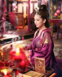 华妃赏一丈红 为什么华妃要赏夏冬春一丈红