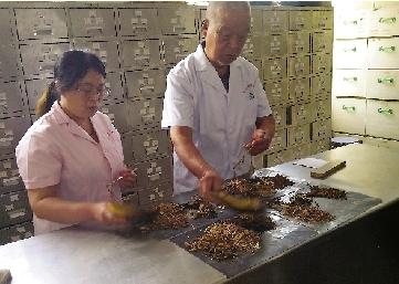 吃中药注意事项 配药的注意事项 中药配药禁忌 吃中药时需要注意的事项