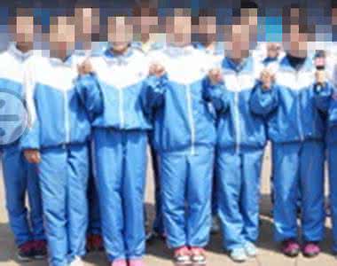 蓝色校服配什么鞋子 蓝色校服搭配什么鞋子?