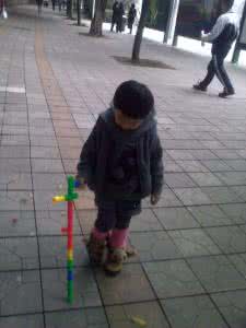 两岁半上幼儿园利弊 两岁半的幼儿「攻击向」正常吗,需不需要校正?