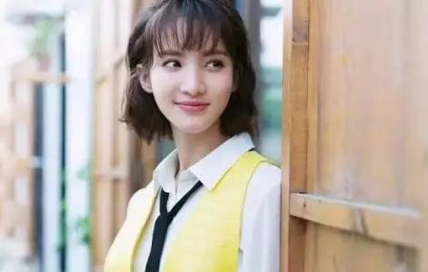 丸子头的扎法图解 别再扎丸子头了，括号头让你更加时髦有气质！