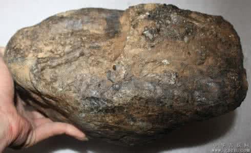 翡翠原石的鉴别方法 翡翠原石的鉴别方法 翡翠原石的鉴别