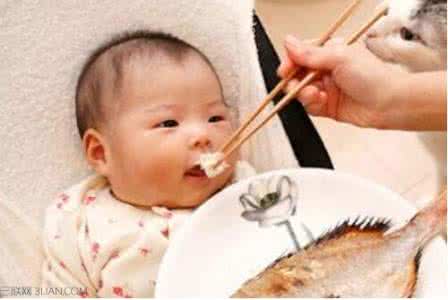 宝宝喉咙卡鱼刺怎么办 宝宝鱼刺卡喉了怎么办