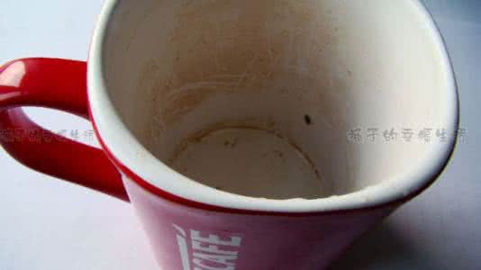 茶杯的茶垢怎么清洗 茶杯里面的茶垢 学会这三招，就能轻松去除茶杯上的茶垢