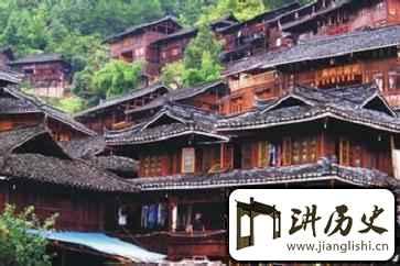 苗族吊脚楼 湖南苗族的“吊脚楼”是什么样的?“吊脚楼”简介