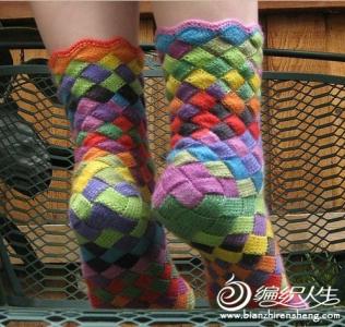 手工编织袜子图解步骤 五彩缤纷的多色袜子编织步骤