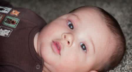 两岁五个月不会说话 两岁的孩子还不会说话怎么回事