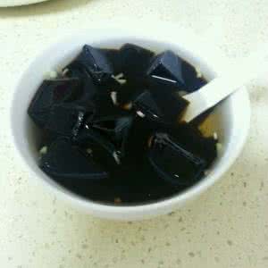 黑凉粉的做法视频 黑凉粉的做法