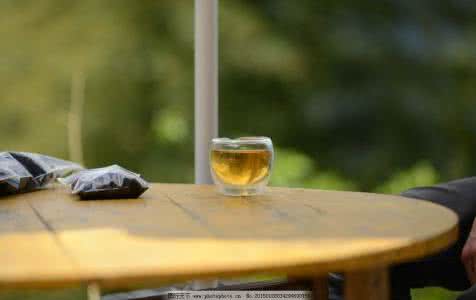 喝茶品茗诗词集锦 品茗喝茶亦有讲究 不同茶叶搭配不同的水质