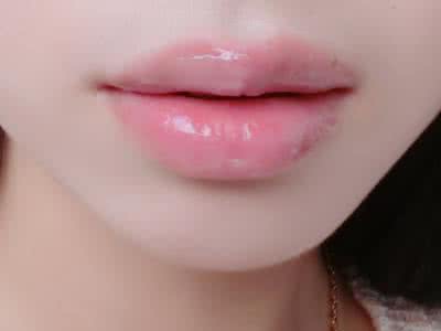让你“唇唇动人”的护唇技巧