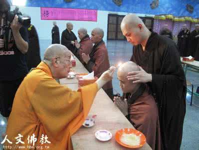 兔王圆点点 和尚为什么要在头上点圆点？