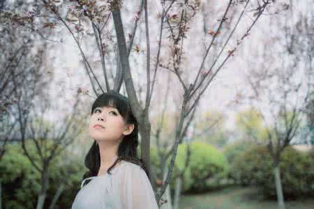 忧伤的情感美文 浅夏，染一指忧伤【情感美文】