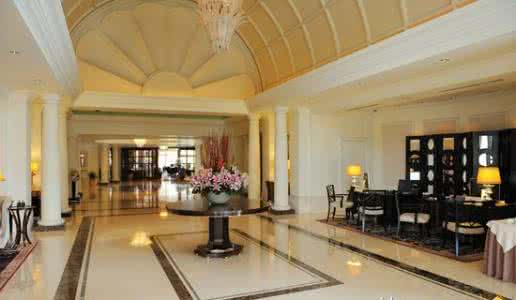 形容高端奢华的词语 品味奢华 穿着饱满而有型，提升整体品味，高端奢华显气质！