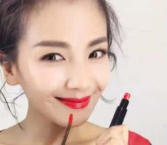明星涂口红吃饭怎么吃 明星涂口红吃饭怎么吃 口红可以吃吗