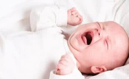 新生儿两个月睡眠 新生儿哭闹不止的原因 两个月的宝宝晚上睡眠不好怎么办