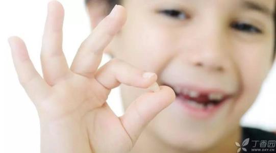 儿童换牙没脱落就长牙 孩子长牙换牙别大意，爸妈请了解这 9 件事