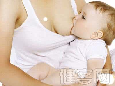 大胸喂奶下垂的图片 胸部下垂怎么恢复 为什么女性喂奶后会胸部下垂 真相在这里