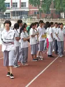 冬天女生赤脚运动会 冬天女生赤脚运动会 冬天为什么要运动?