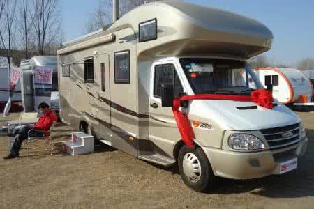 吸引目光 英文 豪华房车吸引中国富豪目光