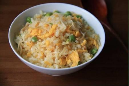 一碗蛋炒饭的故事 故事 | 她用一碗蛋炒饭,征服了两万人的心