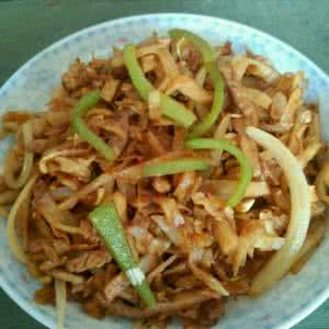 肉丝炒饼的家常做法 跟我学 家常肉丝炒饼