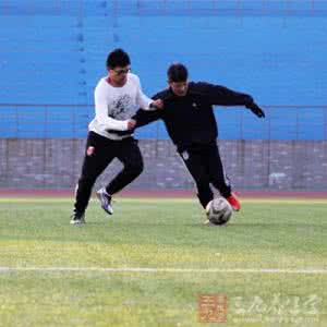 踢足球的技巧 足球技巧 踢足球有哪些技巧