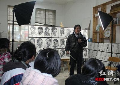 中职德育教育 浅谈发挥班主任在中职学生德育教育中的主导作用