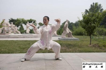 女人练太极拳有什么好处 练习太极拳能让女人变美
