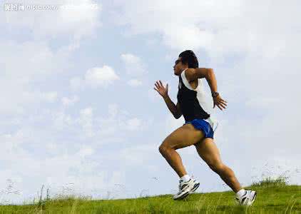 散步和慢跑哪个效果好 散步和慢跑哪个效果好 散步锻炼效果好 常见散步误区要避免