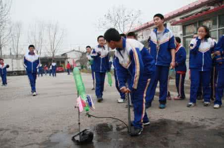 某校物理兴趣小组决定 赛车比赛 某校物理兴趣小组决定举行遥控赛车比赛。比赛路径如图所示,