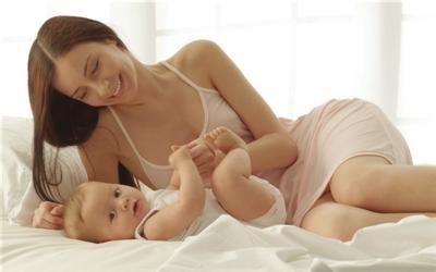母乳充足的表现 母乳充足的关键是“三早”