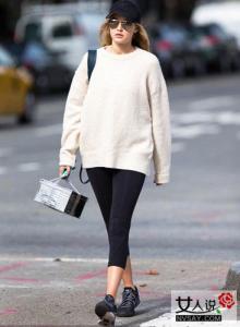 白色外穿毛衣搭配 白色毛衣单穿怎么搭配