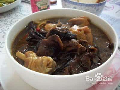 小鸡炖蘑菇 野臻蘑炖小鸡