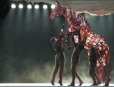 华丽的红色徽章力量 气质的力量——不但很华丽，还是孩子获取最大化社会资源的关键武器