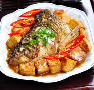 红烧豆腐鱼头的做法 红烧鱼头豆腐