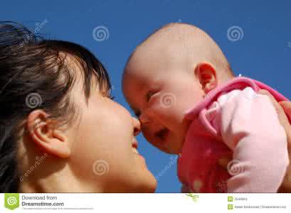 宝宝胆小是聪明的表现 聪明的宝宝出生时会有什么表现