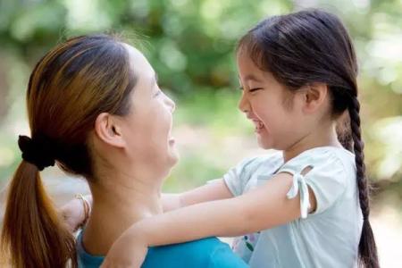 孩子害羞胆小怎么办 胆小、害羞、不自信？99%是因为家长做了这些事